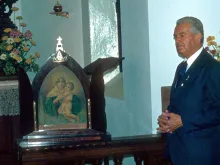 O venerável João Luiz Pozzobon e a imagem da Mãe Peregrina