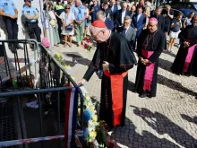 O cardeal Pietro Parolin reza pelas vítimas do acidente no elevador da Glória, em Lisboa