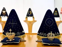 Mantos de Nossa Senhora Aparecida para a festa da padroeira 2025