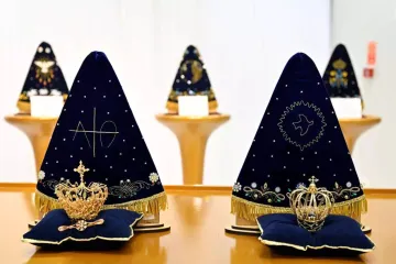 Mantos de Nossa Senhora Aparecida para a festa 2025