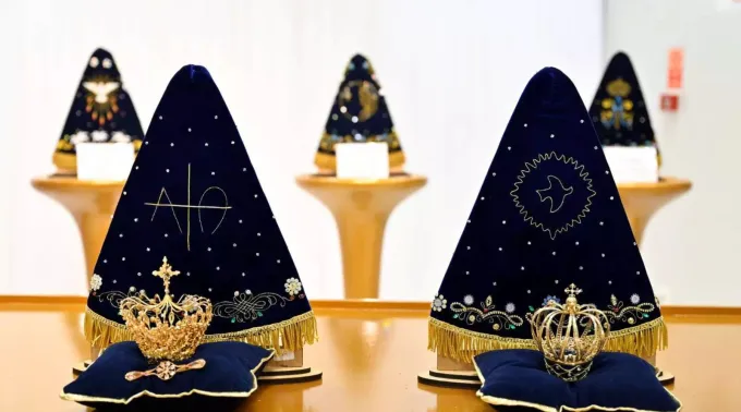 Mantos de Nossa Senhora Aparecida para a festa 2025