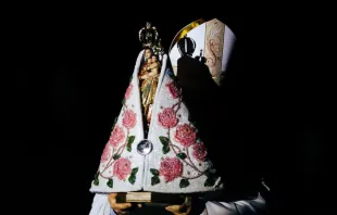 Apresentação do manto de Nossa Senhora de Nazaré para o Círio 2025