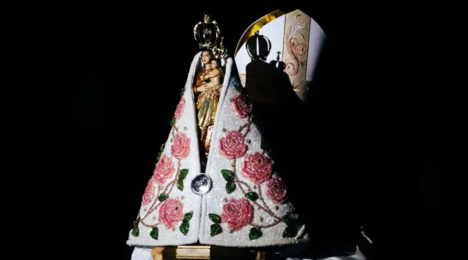 Apresentação do manto de Nossa Senhora de Nazaré para o Círio 2025