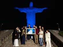 Água de gelo abençoado pelo papa Leão XIV é levada ao Cristo Redentor
