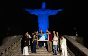Água de gelo abençoado pelo papa Leão XIV é levada ao Cristo Redentor