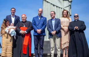 Príncipe William no santuário Cristo Redentor com o cardeal Orani Tempesta, padre Omar Raposo, o prefeito Eduardo Paes e o  vice-prefeito, Eduardo Cavaliere