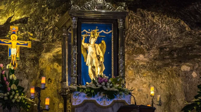 Imagem de São Miguel Arcanjo no Monte Gargano