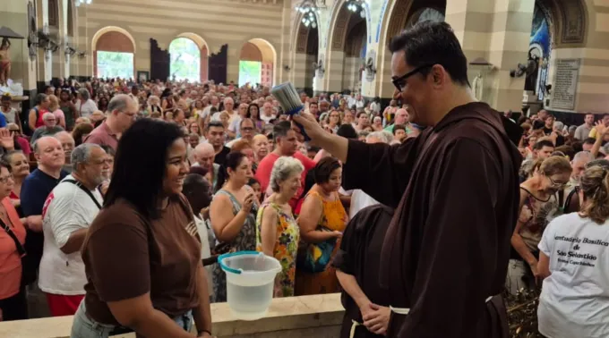 Bênção dos capuchinhos na basílica de São Sebastião, no Rio de Janeiro