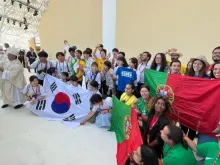 Jovens coreanos e portugueses