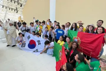 Jovens coreanos e portugueses