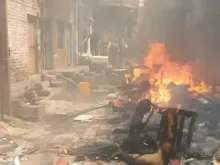 Casas e móveis queimados em ataques de muçulmanos a cristãos em Jaranwala, Paquistão, em agosto de 2023