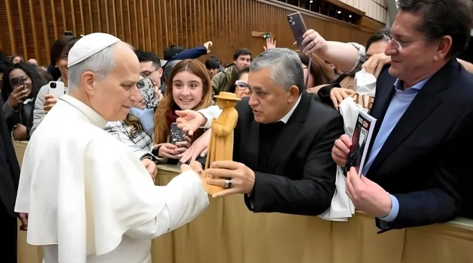 O deputado federal José Guimarães  papa Leão XIV