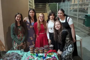 grupo de peregrinos das paróquias Nossa Senhora de Fátima e Nossa Senhora do Carmo em Taguatinga (DF)