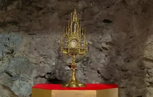 A relíquia de são Sebastião, um fragmento do osso do mártir está na paróquia dedicada ao santo em são Sebastião (SP)