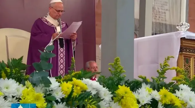 O papa Leão XIV na missa pelos fiéis defuntos em Roma.