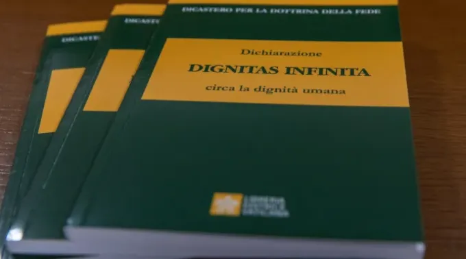 Dignitas infinita. ?? 