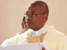 O padre Paul Tatu Mothobi foi assassinado no último sábado (27) na África do Sul.