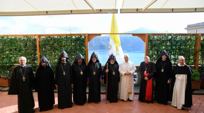 O papa com a delegação na grande sacada da Villa Barberini. ?? 