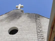 Fachada da igreja em Gaza depois do ataque israelense em meados de julho.
