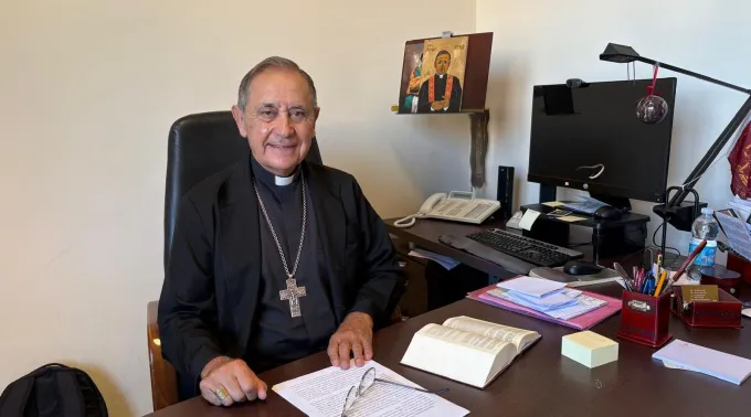 O bispo Juan Ignacio Arrieta, secretário do Dicastério para Textos Legislativos ?? 