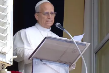 Depois de duas semanas em Castel Gandolfo, o papa rezou o Ângelus no Vaticano