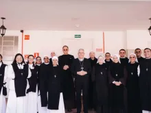 Dom Devair e religiosos do Instituto Hesed.