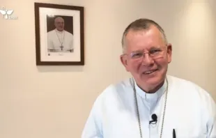 Dom Jaime Spengler felicitando o papa Fransciso por seu 11 anos de pontificado