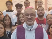 Parte do vídeo onde dom João Justino e os jovens fazem convite aos fiéis para o Caminho das Sete Igrejas