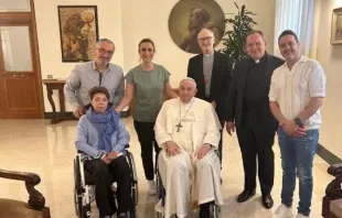 Maria José Marques da Silva Carvalho com o Papa Francisco no dia 14 de abril