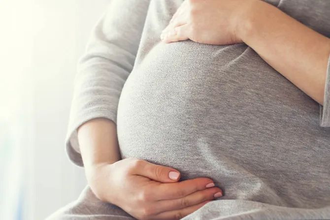  Itália permite que voluntários pró-vida entrem em centros de aborto para ajudar mães 