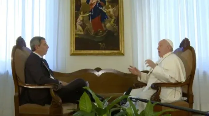 Papa Francisco na entrevista com Gianmarco Chiocci, diretor do programa notícias italiano TG1