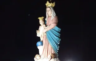 Estátua de Nossa Senhora das Vitórias.