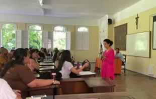 Fabiana Azambuja, diretora Teen Star Brasil, no seminário Teen Star em Petrópolis.