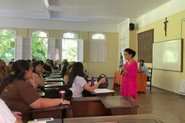 Fabiana Azambuja, diretora Teen Star Brasil, no seminário Teen Star em Petrópolis.