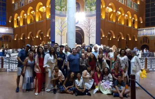 Grupo de famílias em Aparecida.