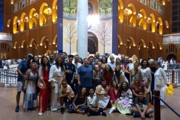 Grupo de famílias em Aparecida.