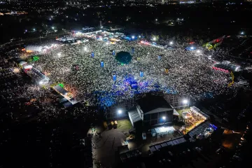 Imagem aérea do Festival Halleluya no dia 26 de julho de 2025.