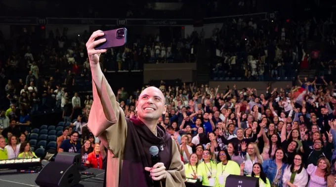 Frei Gilson no Congresso da Obra de Maria no DCU Center em Worcester, Massachussetts, EUA. ?? 