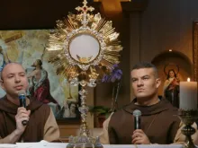 Frei Gilson reza o rosário da madrugada às 4h, todos os dias da Quaresma