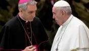 Gänswein, secretário pessoal de Bento XVI, será nomeado núncio pelo papa, diz jornal argentino