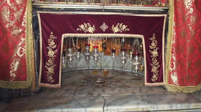 Local onde Jesus nasceu, na basílica da Natividade, em Belém