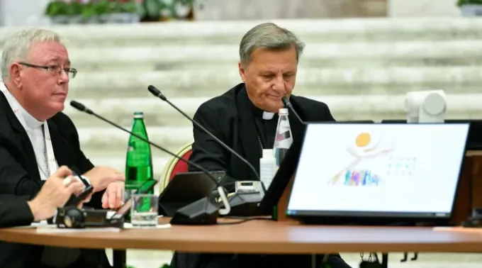 O cardenal Hollerich e o cardenal Mario Grech. ?? 