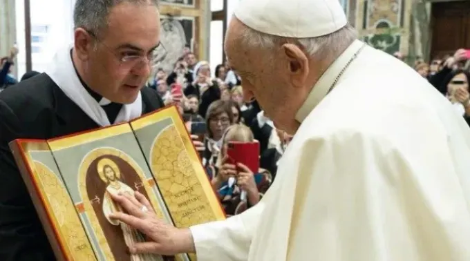 Padre Pasqualino di Dio e Papa Francisco. ?? 