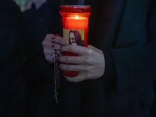 Católicos rezam pelo papa Francisco no Hospital Policlínico Agostino Gemelli