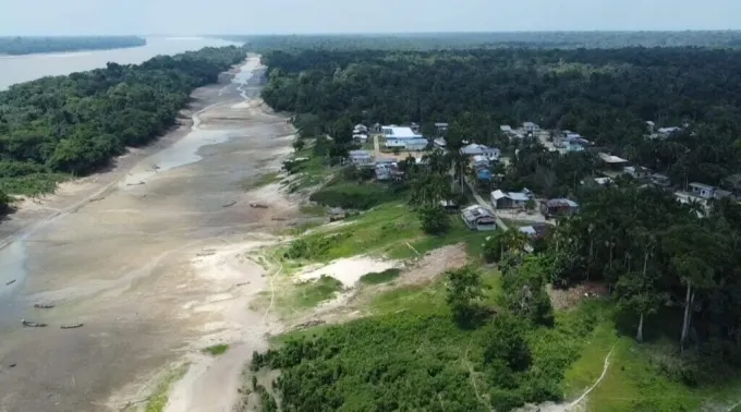 Rio Solimões em Tefé (AM) ?? 