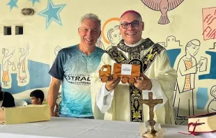 Dom Gregório ganhou um caminhãozinho de madeira do diretor do posto São Cristóvão, Antônio Machado, simbolizando o trabalho dos caminhoneiros de todo o Brasil, acompanhados pela Pastoral da Estrada.