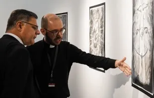 Cardeal Paulo Cezar Costa na primeira exposição de arte sacra da arquidiocese: “E se fez Carne – O mistério da presença do Divino no humano"