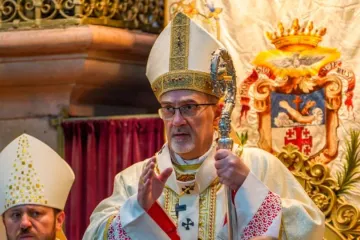 Cardeal Pizzaballa em missa pelo papa Francisco na Igreja do Santo Sepulcro em Jerusalém