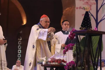 O arcebispo do Rio de Janeiro, dom Orani cardeal Tempesta no altar central da basílica.