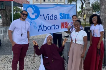 Ato pela Vida contra aborto, drogas e eutanásia em Salvador